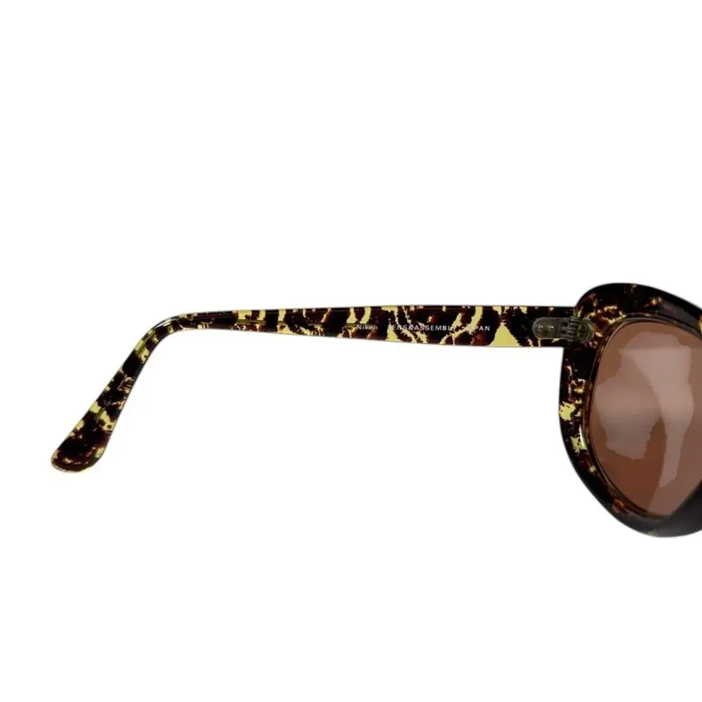 Nikon tortoiseshell cat